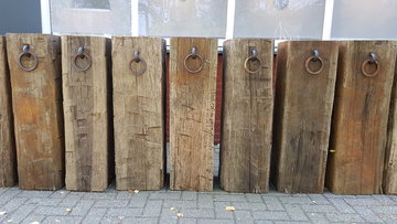Holzsäulen