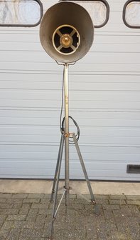 Industriële-trechter-vloerlamp-1