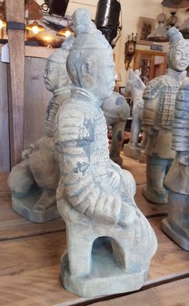 Chinese-terracotta-krijger-soldaat-knielend-3