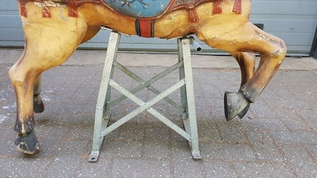 Antiek-Fries-houten-paard-kermispaard-van-draaimolen-carousel-hindenlopen-kermis-7