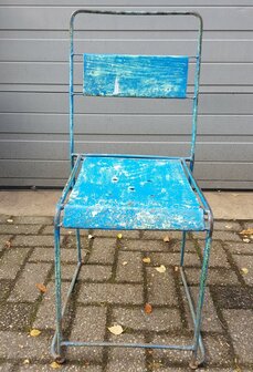 Sleetse-industriele-metalen-stoel-verweerd-geleefd-met-patina-vintage-retro-brocante-1