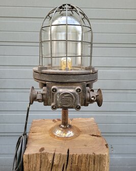 Landelijke-meerpaal-vloerlamp-staande-lamp-rustiek-robuust-industrieel-4