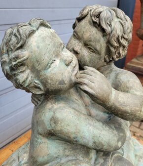 Antiek-brons-beeld-kinderen-engelen-op-een-kussen-7