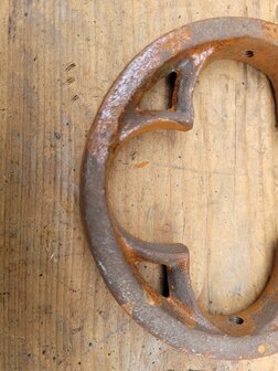 Smeedijzeren-gotische-ring-ornament-rond-1