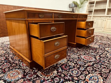 Klassiek-Antiek-Engels-Heldense-Exclusive-Bureau-Parnerdesk-Desk-Bureaustoel