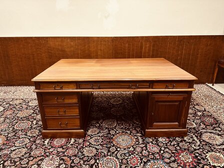 Klassiek-Engels-Antiek-Chesterfield-Jan-Frantzen-Bureau-Desk-Partnerdesk