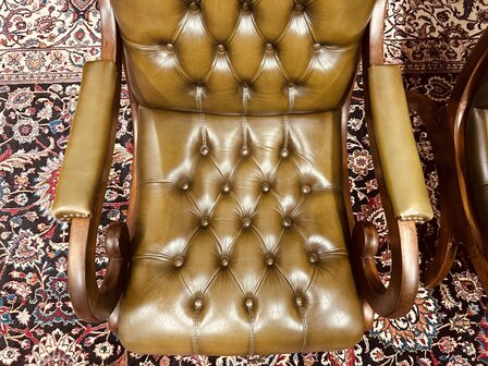 Klassiek-Engels-Chesterfield-Victoria-Stand-Chair-Fauteuil