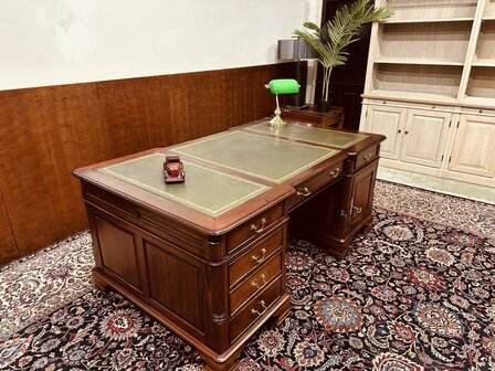 Klassiek-Engels-Antiek-Chesterfield-Oud-Bureau-Partnerdesk