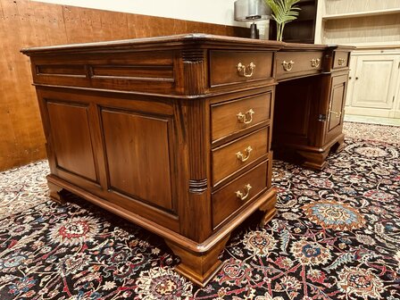 Klassiek-Engels-Antiek-Chesterfield-Oud-Bureau-Partnerdesk