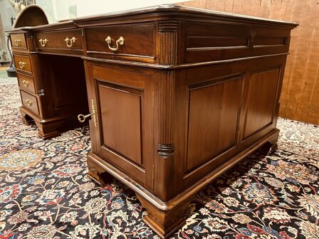 Klassiek-Engels-Antiek-Chesterfield-Oud-Bureau-Partnerdesk