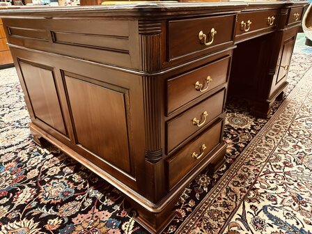 Klassiek-Engels-Antiek-Chesterfield-Oud-Bureau-Partnerdesk