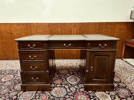 Klassiek-Engels-Antiek-Chesterfield-Oud-Bureau-Partnerdesk