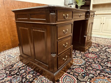 Klassiek-Engels-Antiek-Chesterfield-Oud-Bureau-Partnerdesk