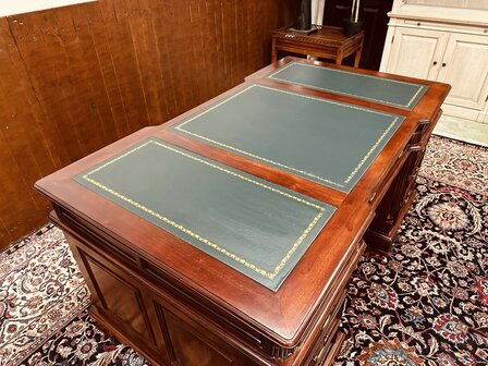 Klassiek-Engels-Antiek-Chesterfield-Desk-Bureau