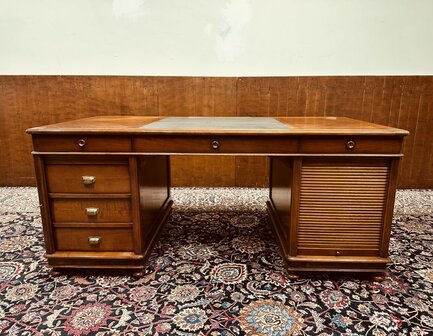 Klassiek-Antiek-Italiaans-Chesterfield-Bureau-Partnerdesk