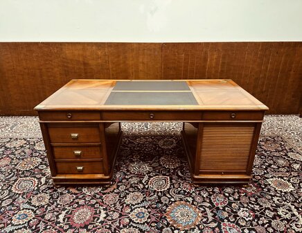 Klassiek-Antiek-Italiaans-Chesterfield-Bureau-Partnerdesk