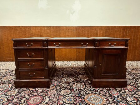 Klassiek-Antiek-Engels-Chesterfield-Bureau-Partnerdesk