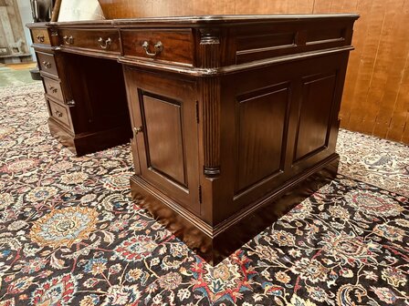 Klassiek-Antiek-Engels-Chesterfield-Bureau-Partnerdesk