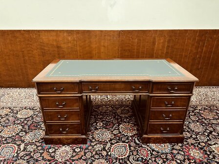 Klassiek-Engels-Antiek-Chesterfield-Bureau