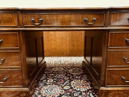 Klassiek-Engels-Antiek-Chesterfield-Bureau