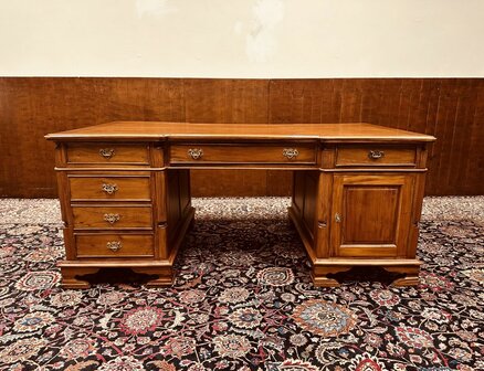 Klassiek-Engels-Antiek-Chesterfield-Bureau-Desk-Partnerdesk