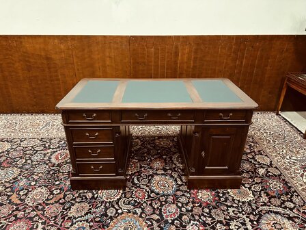 Klassiek-Engels-Chesterfield-Antiek-Bureau-Desk