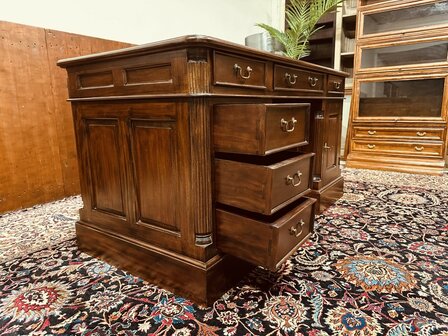 Klassiek-Engels-Chesterfield-Antiek-Bureau-Desk