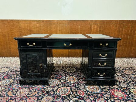 Klassiek-Engels-Antiek-Chesterfield-Bureau-Desk