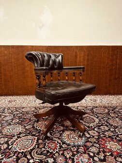 Klassiek-Engels-Antiek-Chesterfield-Bureaustoel-Captain-Chair