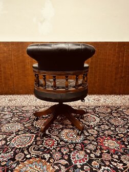 Klassiek-Engels-Antiek-Chesterfield-Bureaustoel-Captain-Chair