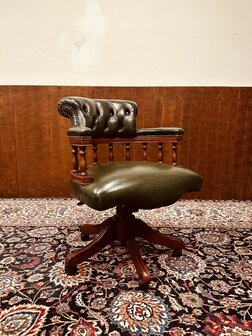 Klassiek-Engels-Antiek-Chesterfield-Bureaustoel-Captain-Chair