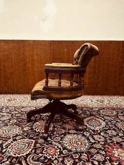 Klassiek-Engels-Antiek-Chesterfield-Bureaustoel-Captain-Chair