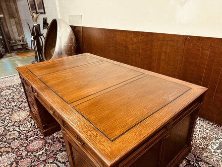 Klassiek-Engels-Antiek-Eiken-Bureau-Partnerdesk