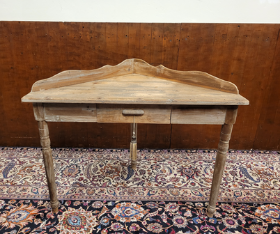 Brocante-landelijke-hoektafel-hoekbureau-tafel-sidetable-van-oud-hout