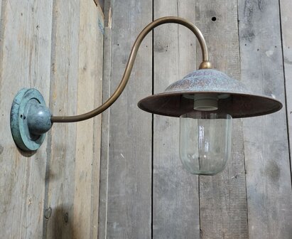 Landelijke-klassieke-koperen-stallamp-buitenlamp-met-patina-wandlamp-3