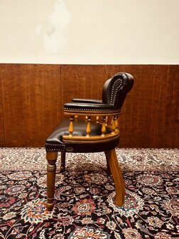 Klassiek-Engels-Antiek-Bureaustoel-Captain-Chair