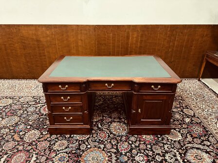 Klassiek-Antiek-Engels-Chesterfield-Bureau-Partnerdesk