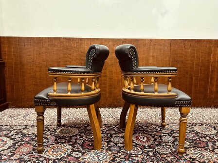 Klassiek-Engels-Antiek-Bureaustoel-Captain-Chair