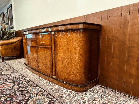 Klassiek-Italiaans-Wortelhout-Dressoir
