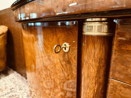 Klassiek-Italiaans-Wortelhout-Dressoir