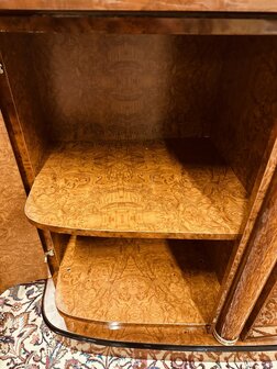 Klassiek-Italiaans-Wortelhout-Dressoir