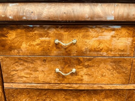 Klassiek-Italiaans-Wortelhout-Dressoir