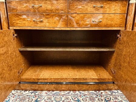 Klassiek-Italiaans-Wortelhout-Dressoir