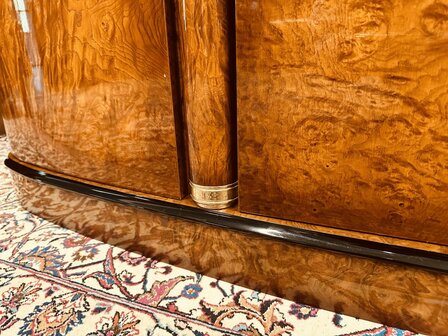 Klassiek-Italiaans-Wortelhout-Dressoir