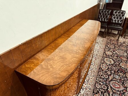 Klassiek-Italiaans-Wortelhout-Dressoir