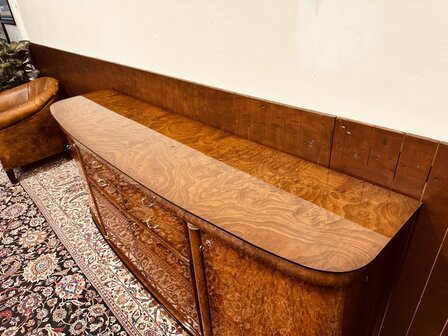 Klassiek-Italiaans-Wortelhout-Dressoir