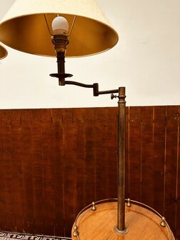 Klassiek-Engels-Antiek-Vloerlamp