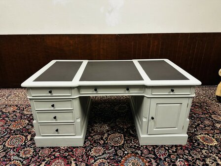 Klassiek-Engels-Grijs-Bureau-Partnerdesk