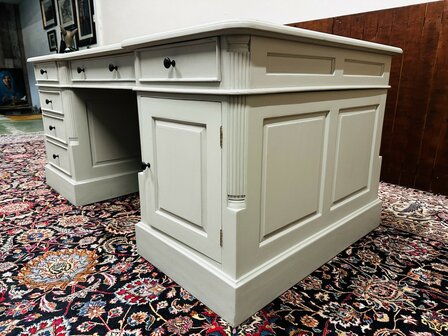 Klassiek-Engels-Grijs-Bureau-Partnerdesk