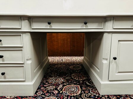 Klassiek-Engels-Grijs-Bureau-Partnerdesk